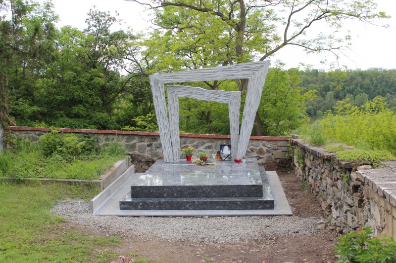 Pomníky a urnové hroby | Hradec Králové